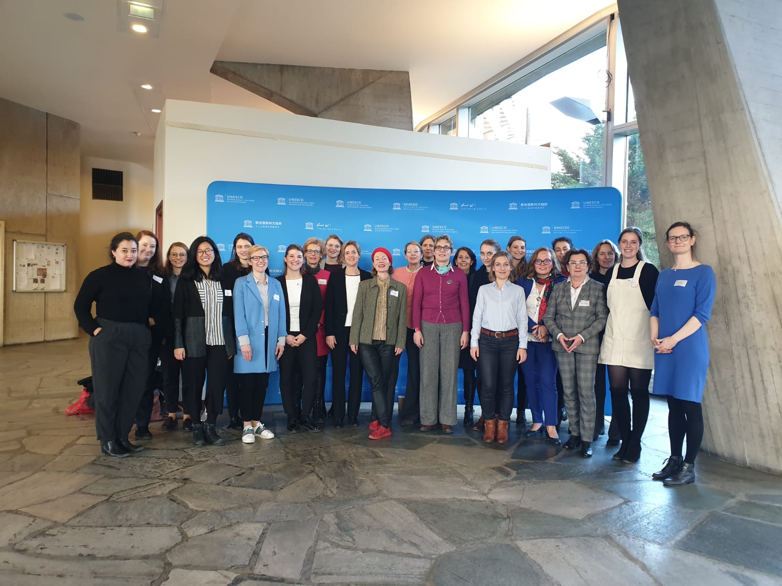 Die Teilnehmerinnen der Study Tour 2019 im UNESCO-Foyer